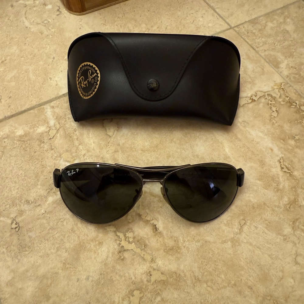 Ray-Ban Dark Aviator Sunglasses with Case